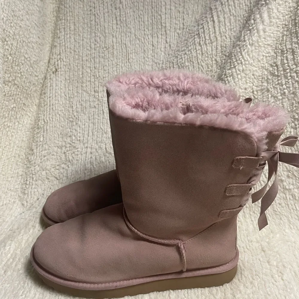 UGG Continuity leather suede light Pink short Boots gros grain ribbon accentSZ11